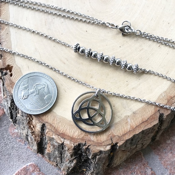 Celtic silver necklace. Triquetra celtic knot double layer stainless steel chain - Picture 4 of 9